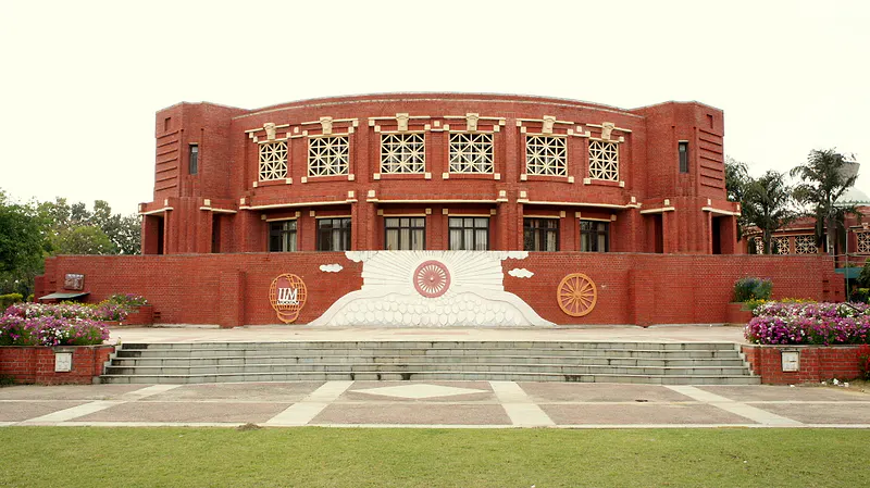 IIM Lucknow Non-Faculty Recruitment 2025–26”